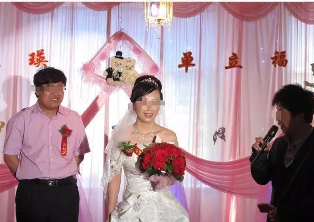 奶奶獨自把我養大,結婚當天她在典禮上說的話,我笑著取消了婚禮