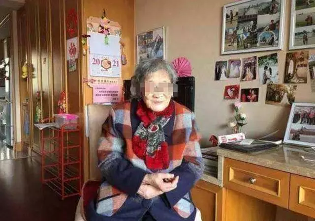 奶奶獨自把我養大,結婚當天她在典禮上說的話,我笑著取消了婚禮