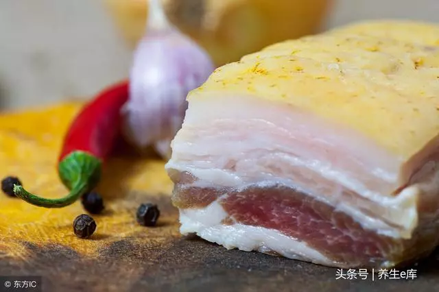 不論男女,臉上若有5種變化,小心高血脂!3樣食物再想吃也要忍忍