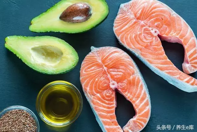 不論男女,臉上若有5種變化,小心高血脂!3樣食物再想吃也要忍忍