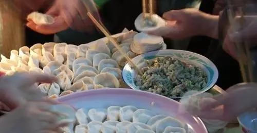手工的餃子不要立刻放冰箱,教你一簡單絕招,放多久都不壞不粘連!