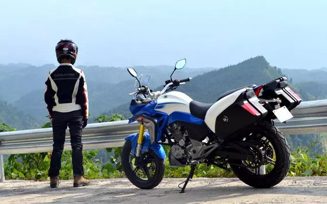 這款拉力車售價親民,配置豐富,百公里油耗2.6升,續航500公里!