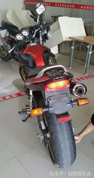 這款車售價親民,配置豐富,街區山地隨便跑,極速125km/h!