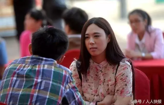 媳婦去世,我獨自坐火車去外地,上車聽到熟悉的聲音我傷心欲絕
