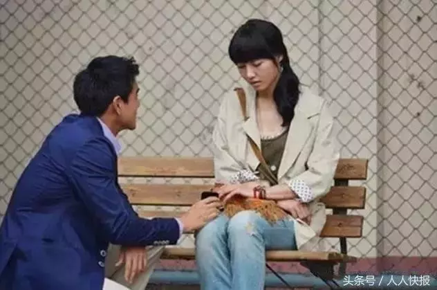 媳婦去世,我獨自坐火車去外地,上車聽到熟悉的聲音我傷心欲絕