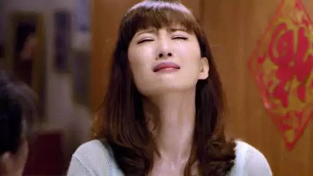 我坐月子,婆婆卻逼我用冷水洗衣服,我甩出一張紙,她立馬哭求我
