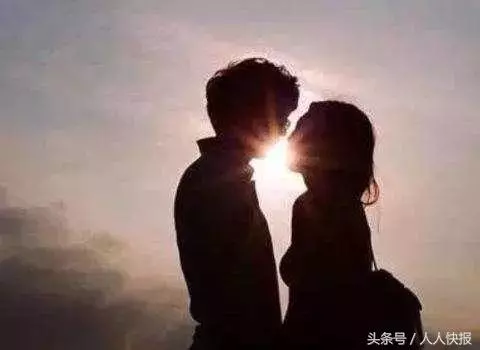 我生孩子繼母送來四百元,遭到婆婆嫌棄,聽到繼母的話我淚流滿面