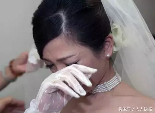 我生孩子繼母送來四百元,遭到婆婆嫌棄,聽到繼母的話我淚流滿面