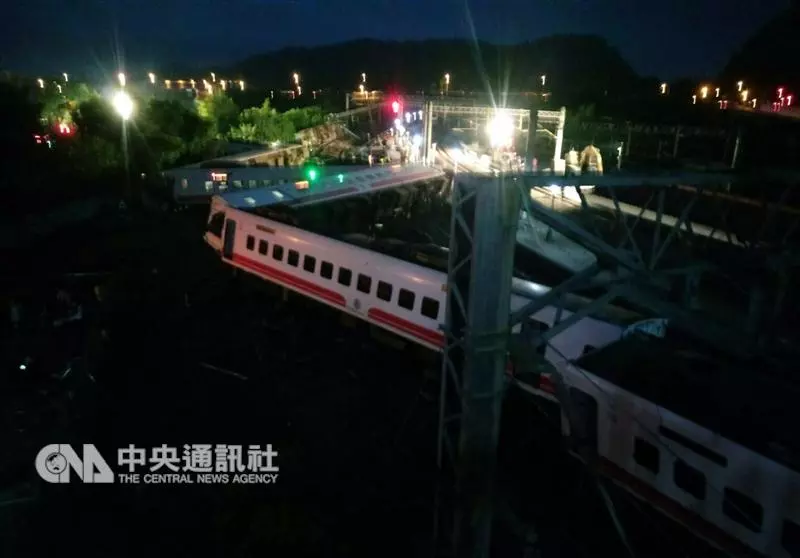 普悠瑪號列車宜蘭出軌 已知17死逾30傷