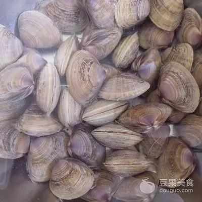 營養又滋補的蒜蓉花甲粉絲,吃起來好吃,做起來也簡單哦!保證大人小孩都愛吃!