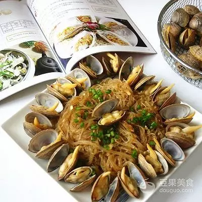 營養又滋補的蒜蓉花甲粉絲,吃起來好吃,做起來也簡單哦!保證大人小孩都愛吃!