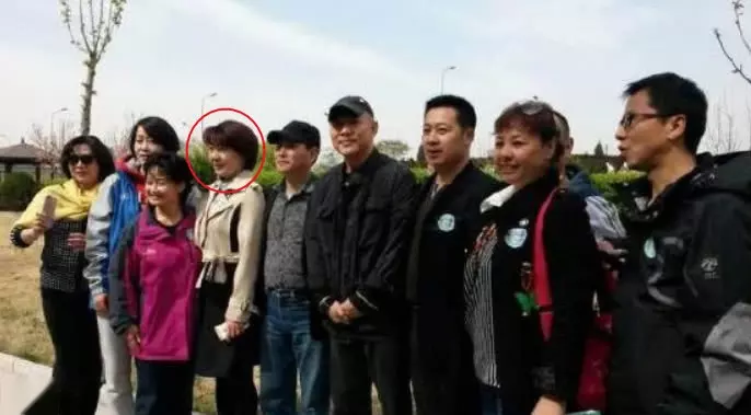 李連杰凈身出戶,她卻仍舊無法釋懷,27年再相見,全程無交流!