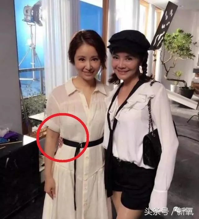 林心如曬70歲婆婆近照,霍媽打扮青春活力,一動作暴露婆媳關係!