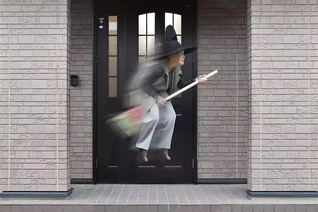 89 歲戲精奶奶爆紅!靠「碰瓷」吸粉 12 萬,太可愛啦!