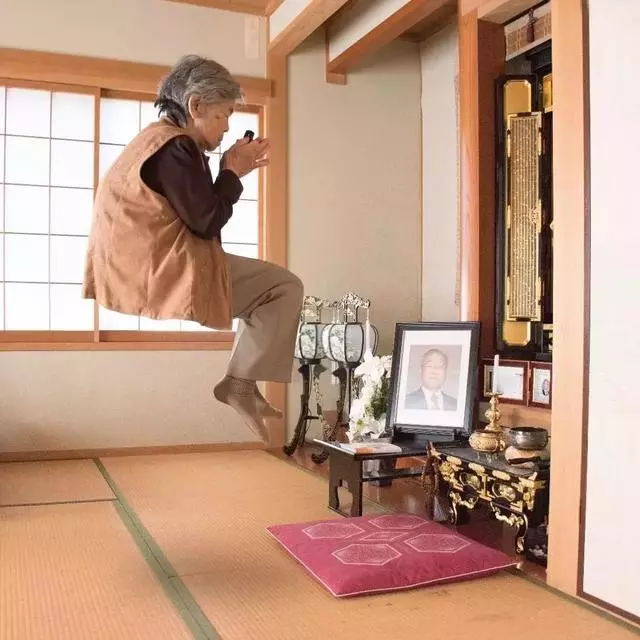 89 歲戲精奶奶爆紅!靠「碰瓷」吸粉 12 萬,太可愛啦!