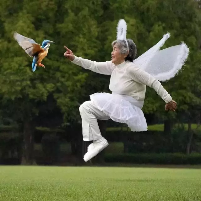 89 歲戲精奶奶爆紅!靠「碰瓷」吸粉 12 萬,太可愛啦!