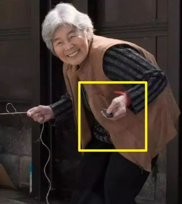 89 歲戲精奶奶爆紅!靠「碰瓷」吸粉 12 萬,太可愛啦!