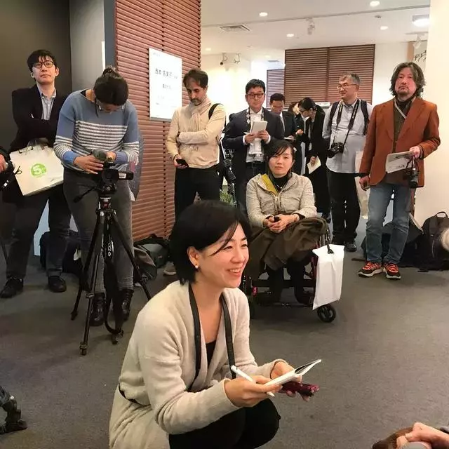 89 歲戲精奶奶爆紅!靠「碰瓷」吸粉 12 萬,太可愛啦!
