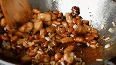 花生是長壽果,但也是催命符!這4種人越吃越傷身!
