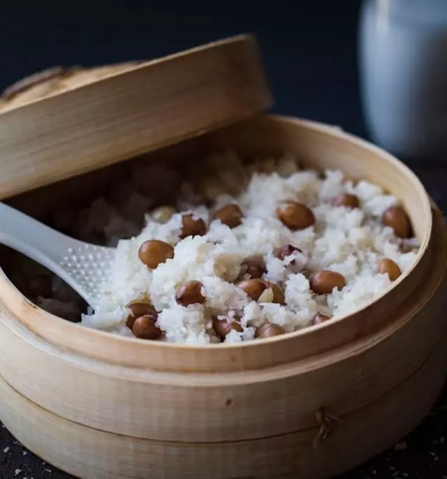 花生是長壽果,但也是催命符!這4種人越吃越傷身!