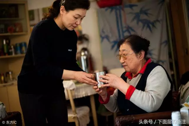 婆婆說只要我生個兒子就有驚喜 真沒想到 老公和我哭了