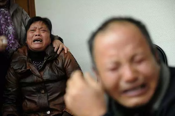 有夫之婦出軌未婚男人,想要拋棄孩子跟丈夫離婚,結局你應得的