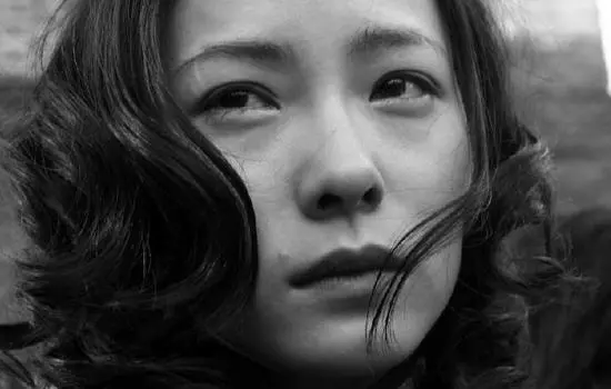 妻子生兩女兒,老公一家不抱孩子,妻子:不是你們家生孩子的機器