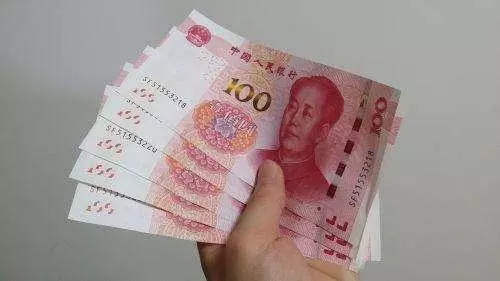欠朋友2萬未還,他家人上門索款,進家後不僅沒收錢,還給我兩千