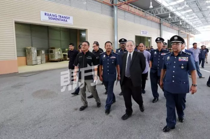 進口銷售稅 關稅局獲10億收益