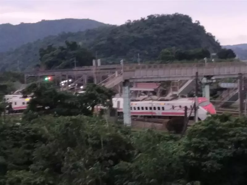 台鐵普悠瑪列車發生出軌事故:已致18人遇難187人受傷!