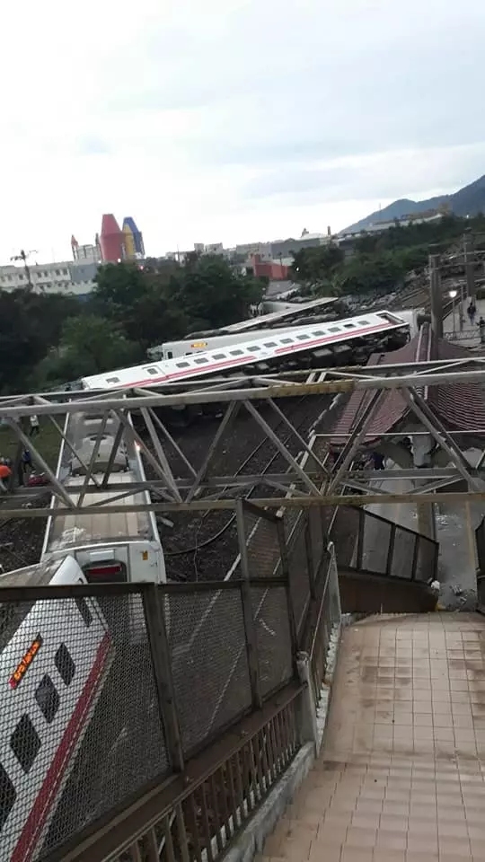 台鐵普悠瑪列車發生出軌事故:已致18人遇難187人受傷!