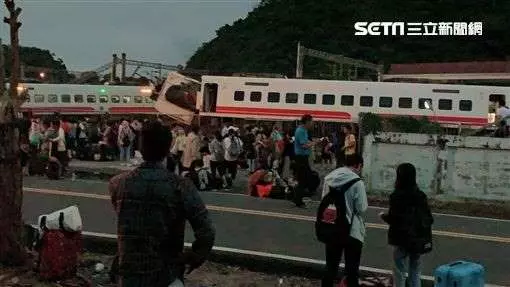 全家17人喝喜酒返鄉!董家8人罹難