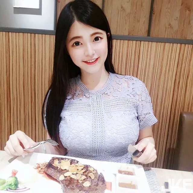 超商驚見不科學「正妹」!填滿我視線,妹子原來出現在嘉義啊!