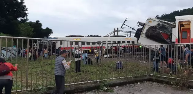 台普悠瑪列車翻覆釀17死上百傷!專家爆:翻車原因恐是這個。。