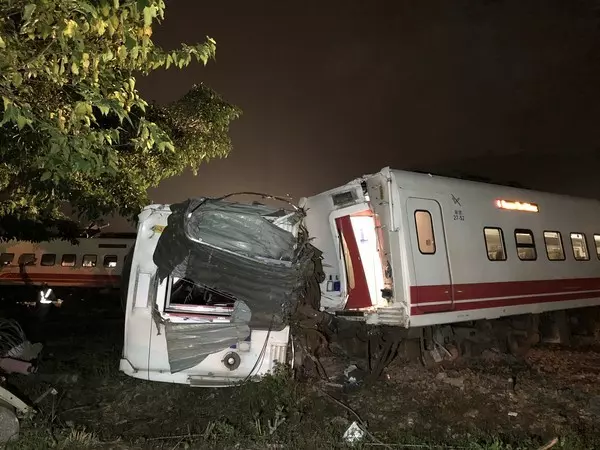全家17人北上喝喜酒搭上死亡列車8人罹難【翻車視頻曝光】