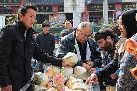 老公車禍去世,小叔子照顧我母女,兩年後他跪求我一事,我哽咽了
