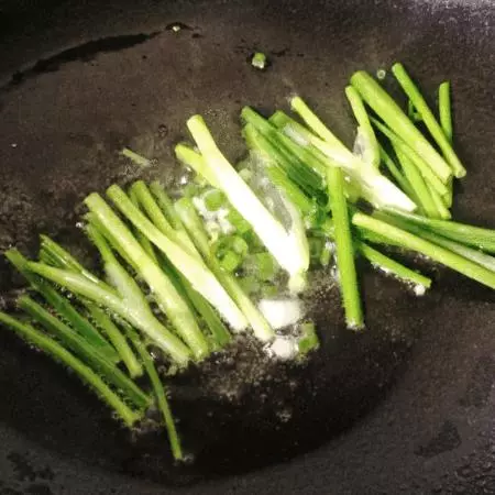 又到吃蟹季節,送您簡單美味的蔥油梭子蟹做法,太鮮了