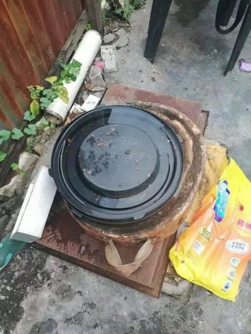 馳名雞骨沙爹衛生糟透 生產環境像豬欄