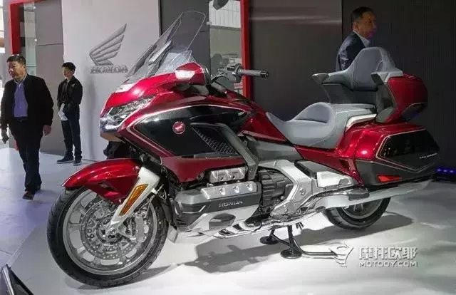 王牌對王牌:本田2018款金翼GL1800對陣哈雷旗艦滑翔CVO LIMITED