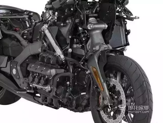 王牌對王牌:本田2018款金翼GL1800對陣哈雷旗艦滑翔CVO LIMITED