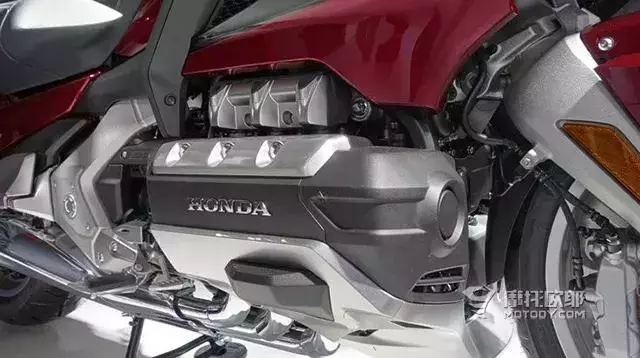 王牌對王牌:本田2018款金翼GL1800對陣哈雷旗艦滑翔CVO LIMITED