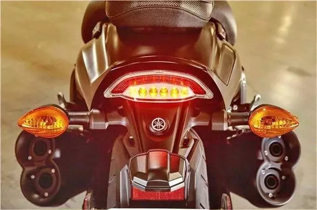 山葉美國上市新款亞光黑VMAX 1700