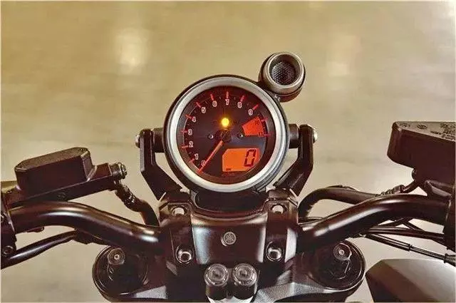山葉美國上市新款亞光黑VMAX 1700