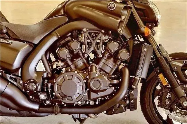 山葉美國上市新款亞光黑VMAX 1700