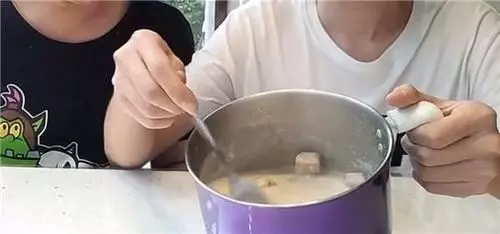 一個壓縮餅乾里到底壓了多少東西!?吃到胃裡會迅速膨脹嗎?