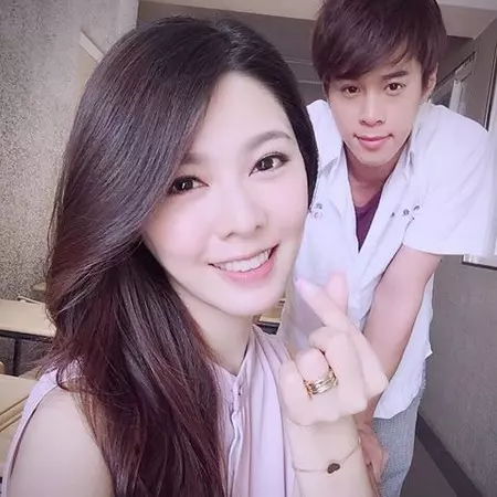 白家綺帶球閃婚!秘戀2年嫁「小5歲鮮肉師弟」,對方「絕招收服女兒」讓她甜喊:我的男神♥
