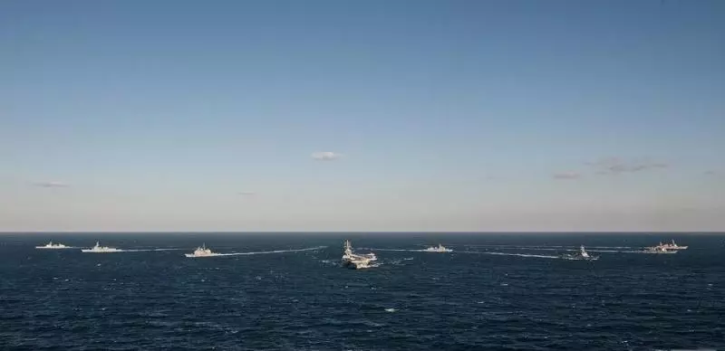 美軍航母雷根號走東岸，神盾艦經台灣海峽；昨(22)晚兩路環台通過&#160;雷根號航母滿載戰機秀武力 (圖13張)