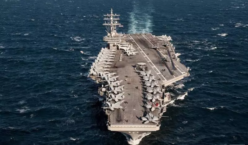 美軍航母雷根號走東岸，神盾艦經台灣海峽；昨(22)晚兩路環台通過&#160;雷根號航母滿載戰機秀武力 (圖13張)