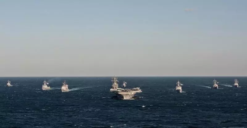 美軍航母雷根號走東岸，神盾艦經台灣海峽；昨(22)晚兩路環台通過&#160;雷根號航母滿載戰機秀武力 (圖13張)