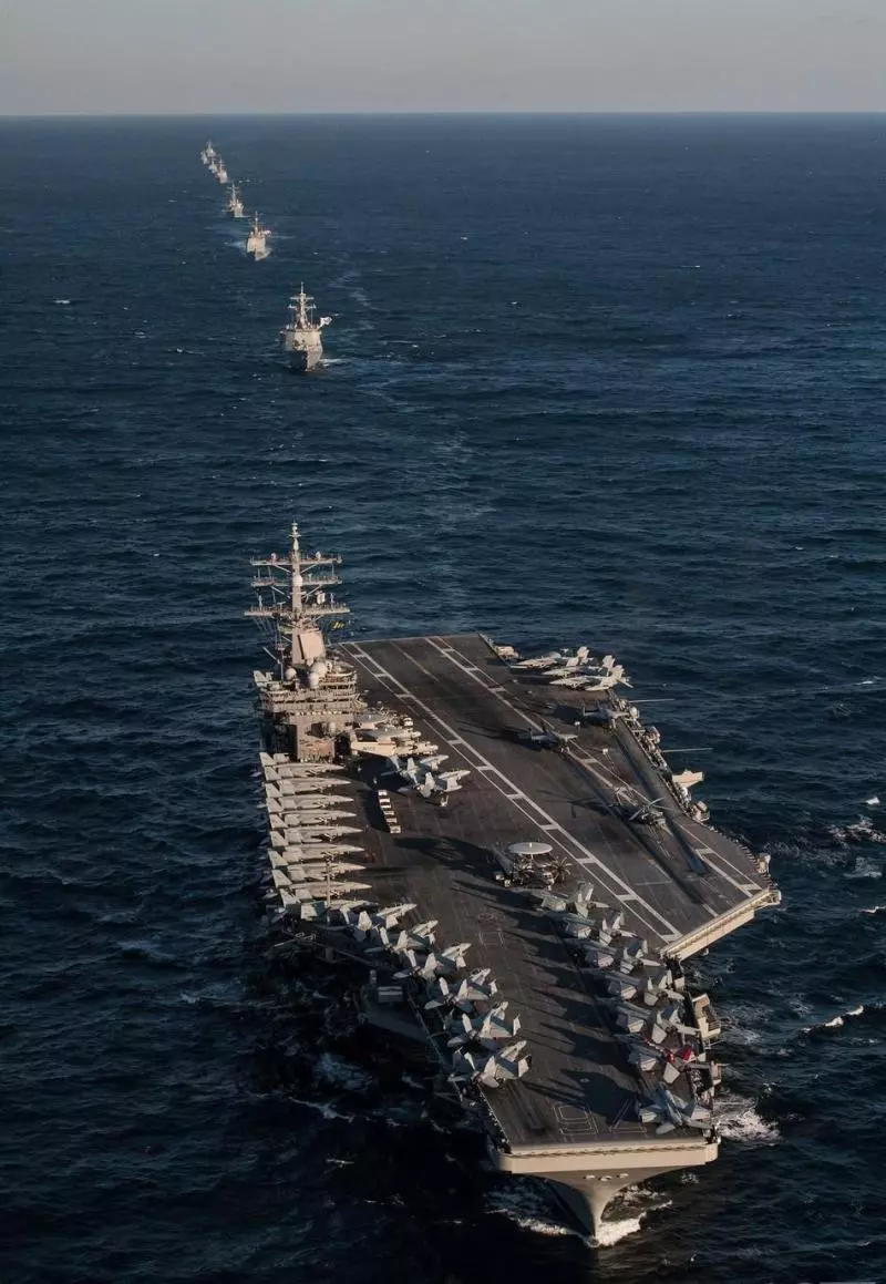 美軍航母雷根號走東岸，神盾艦經台灣海峽；昨(22)晚兩路環台通過&#160;雷根號航母滿載戰機秀武力 (圖13張)